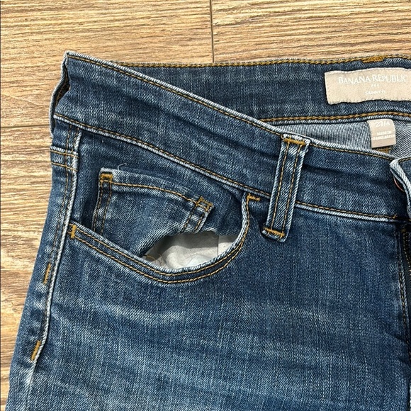 Banana Republic Women's 27 / 4 Skinny Fit Jeans Frayed Hem - Picture 6 of 9